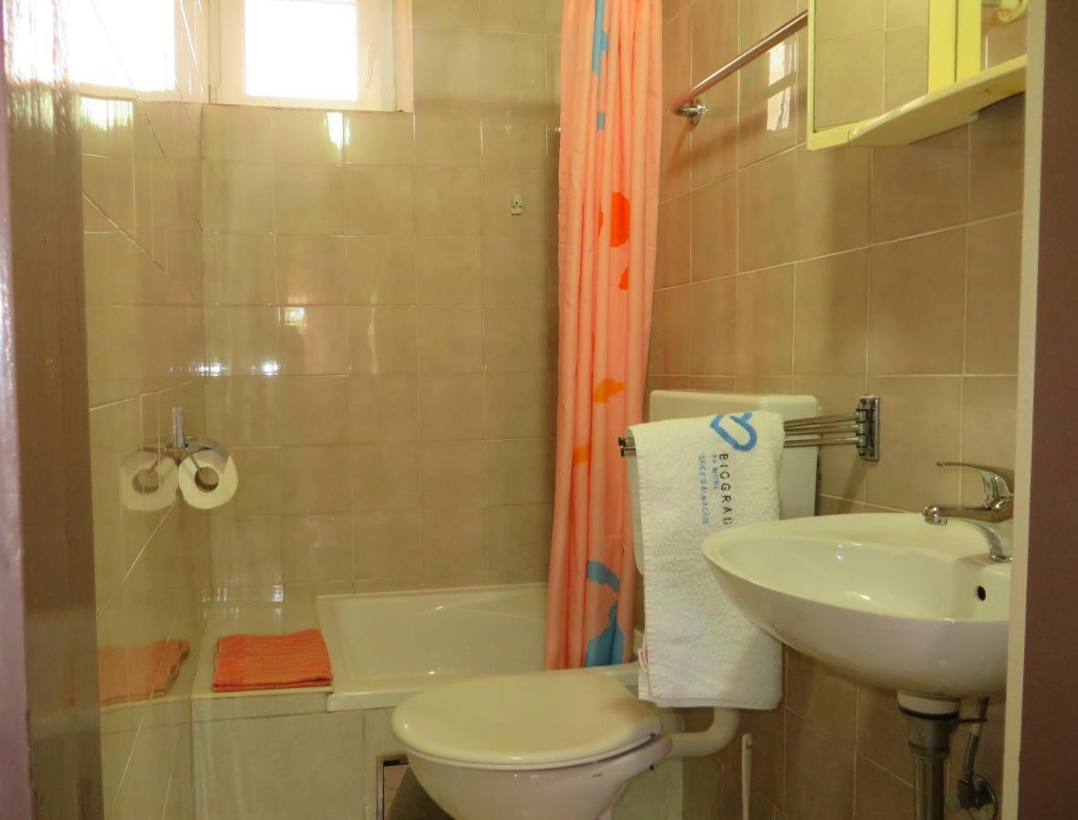 Beach Apartments Roza - The Garden Apartment Biograd Na Moru Exterior foto