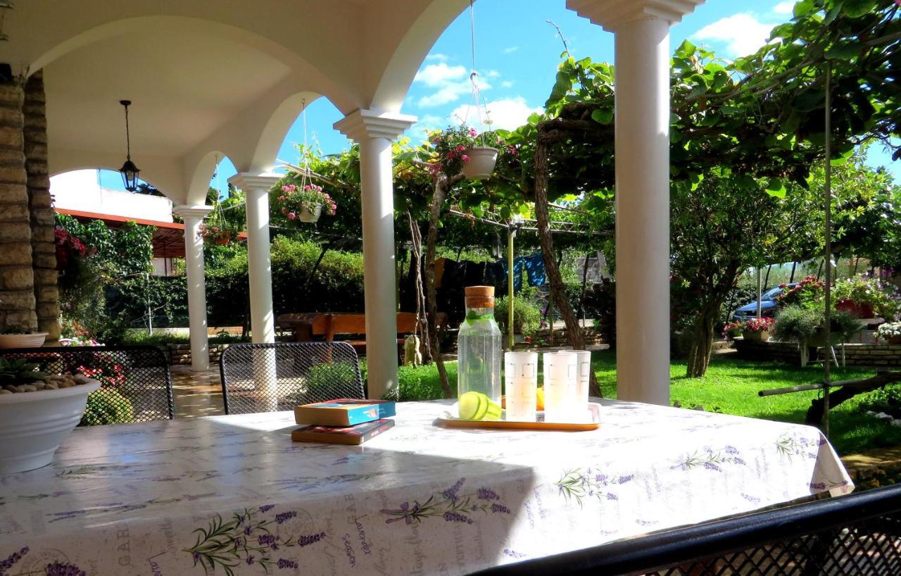 Beach Apartments Roza - The Garden Apartment Biograd Na Moru Exterior foto