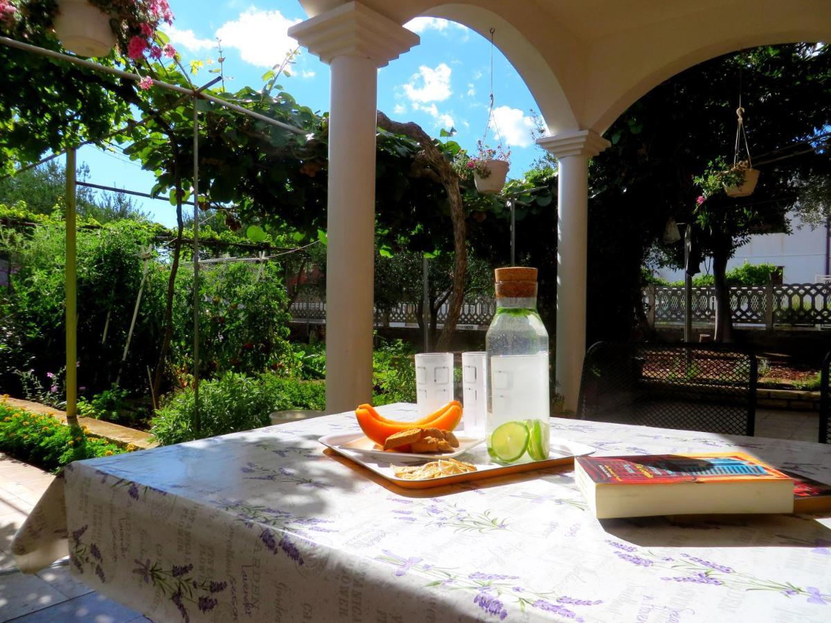 Beach Apartments Roza - The Garden Apartment Biograd Na Moru Exterior foto
