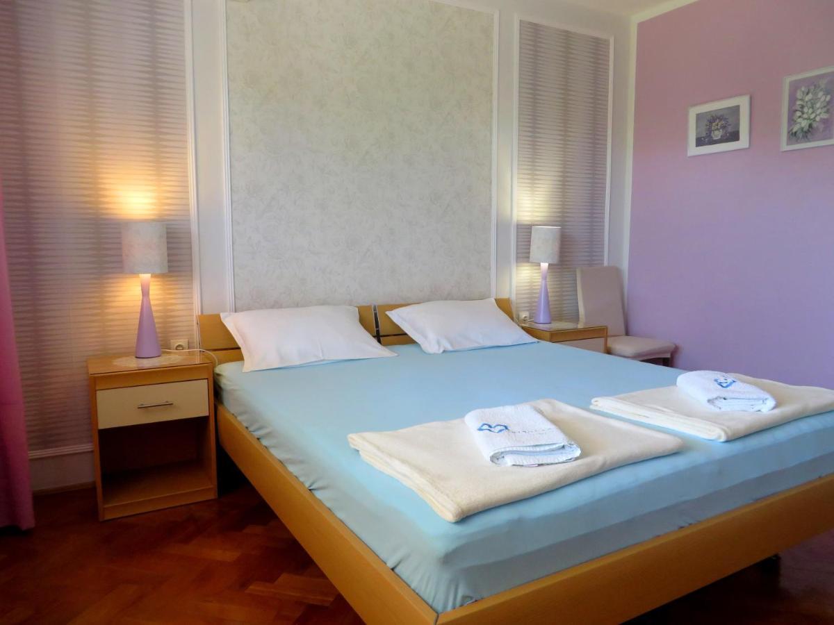 Beach Apartments Roza - The Garden Apartment Biograd Na Moru Exterior foto