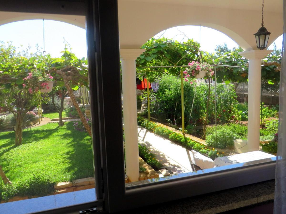 Beach Apartments Roza - The Garden Apartment Biograd Na Moru Exterior foto
